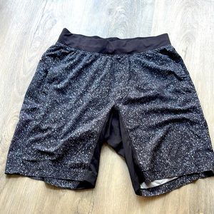 LULULEMON T.H.E. Short 9” space pattern. Linerless